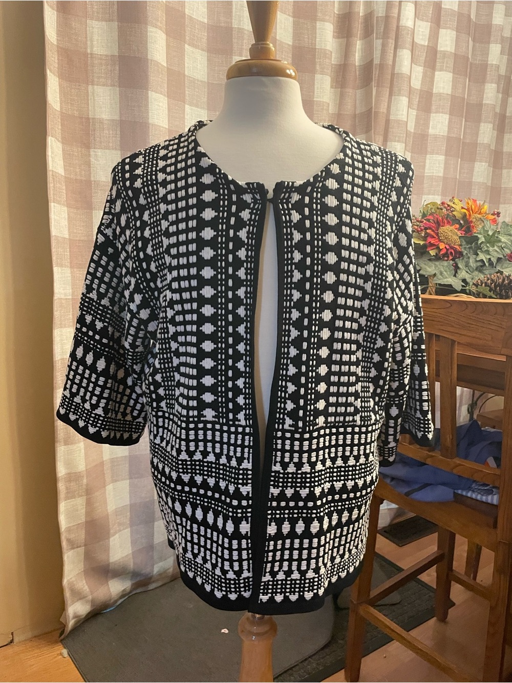 Chico's Black and White Patterned Short-Sleeve Cardigan, removable fur collar XL